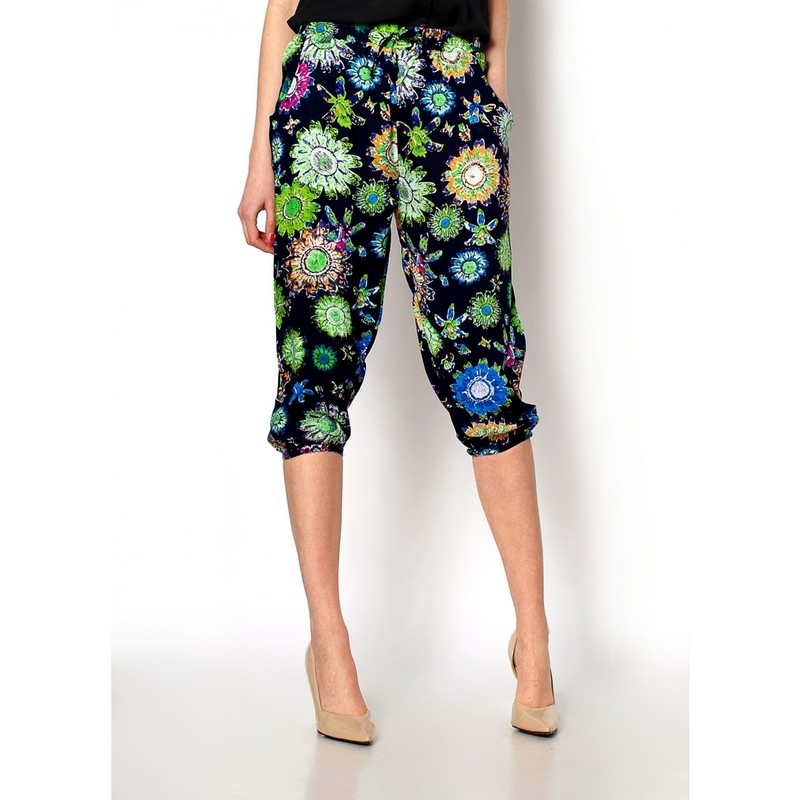 Capri kalhoty s květinovým motivem